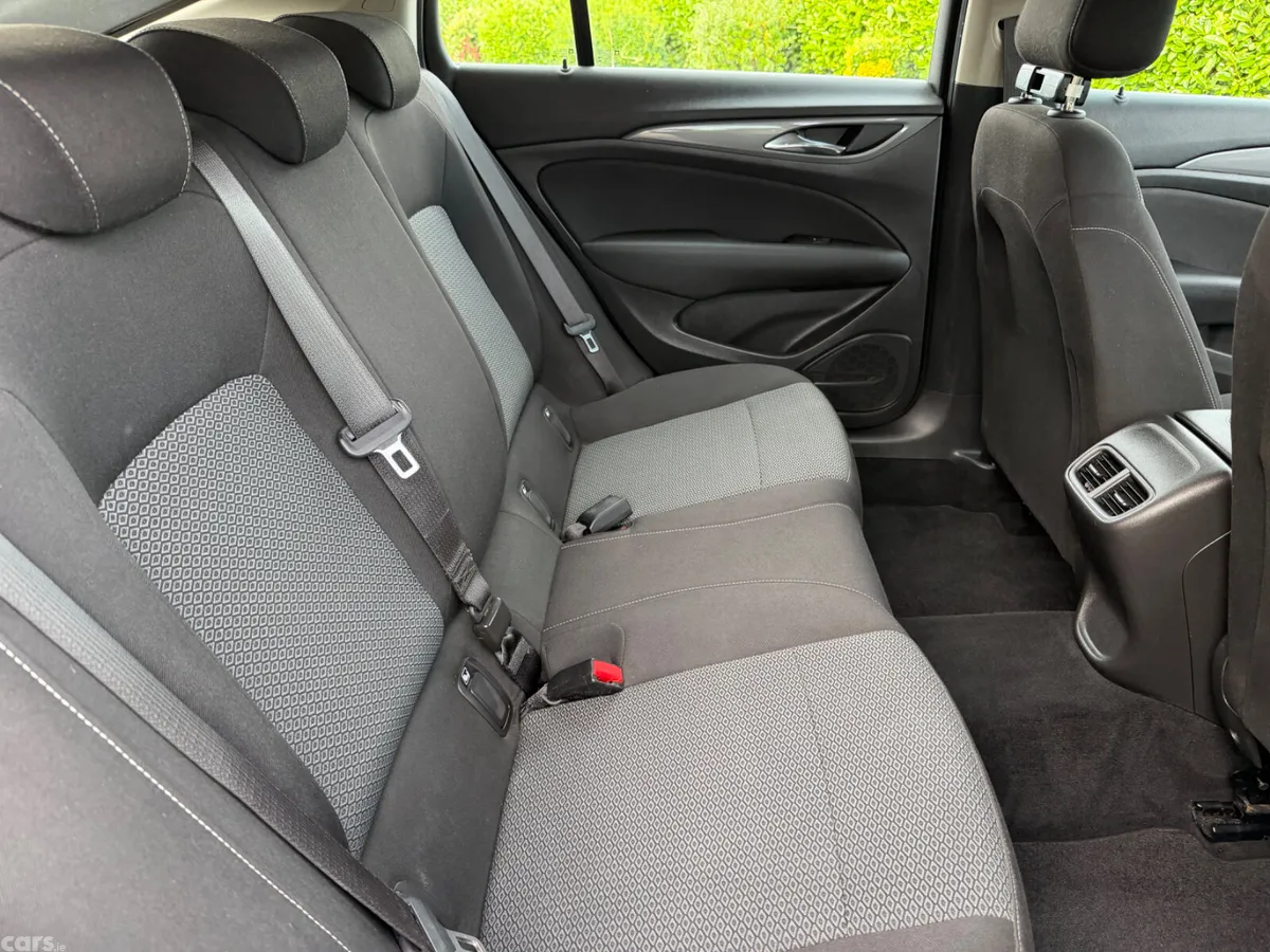 Opel Insignia Hatchback, Diesel, 2019, Black