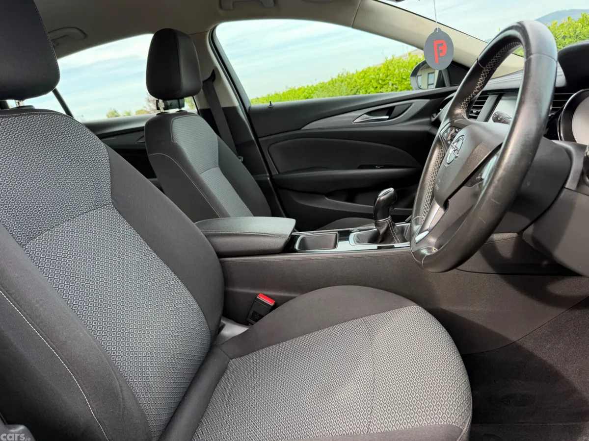Opel Insignia Hatchback, Diesel, 2019, Black