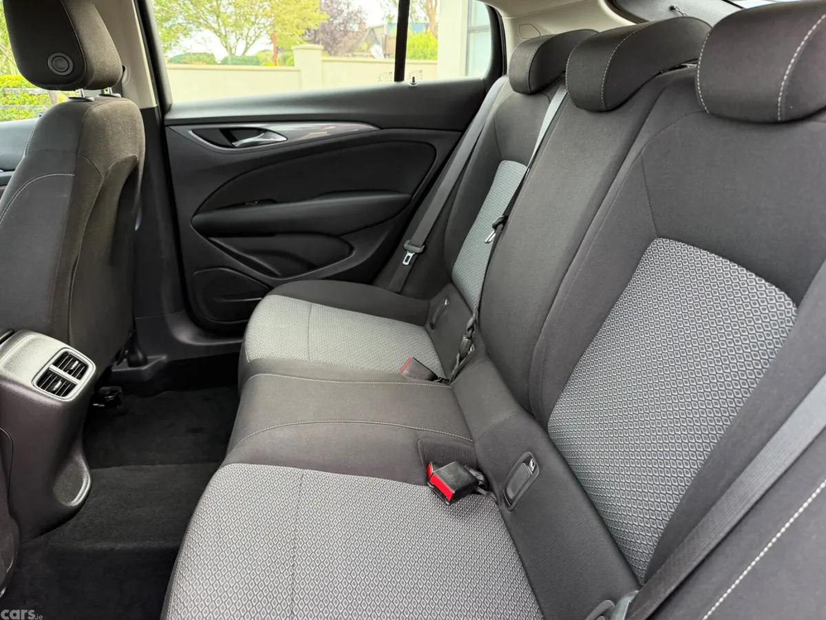 Opel Insignia Hatchback, Diesel, 2019, Black