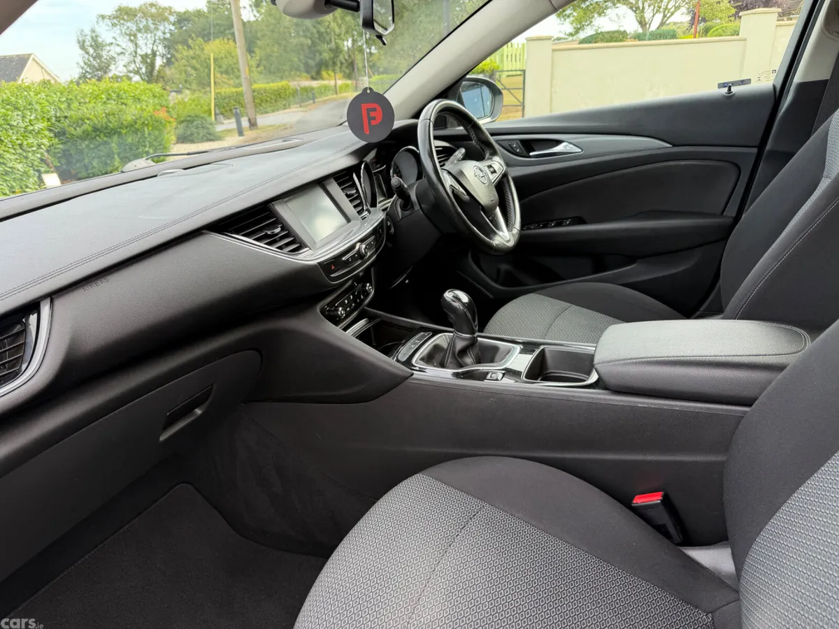 Opel Insignia Hatchback, Diesel, 2019, Black