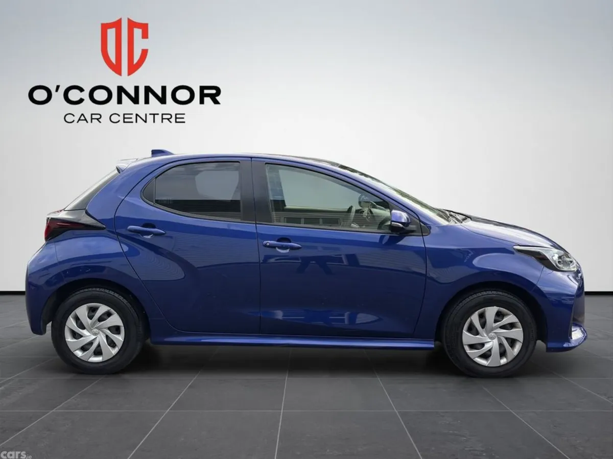 Toyota Yaris Hatchback, Petrol, 2023, Blue