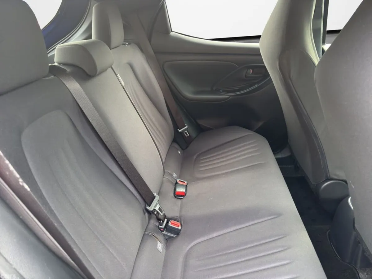 Toyota Yaris Hatchback, Petrol, 2023, Blue
