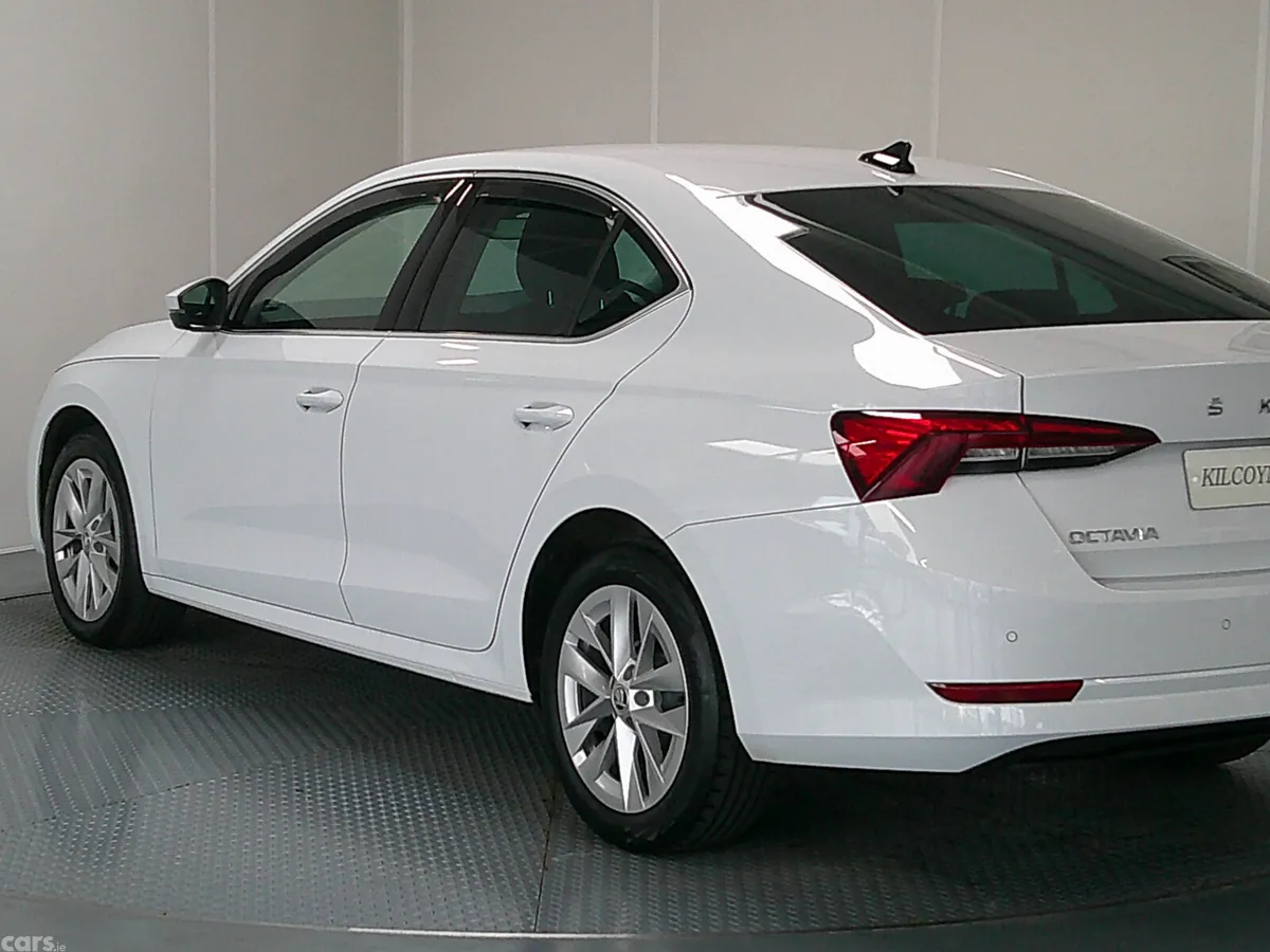 Skoda Octavia Hatchback, Diesel, 2023, White