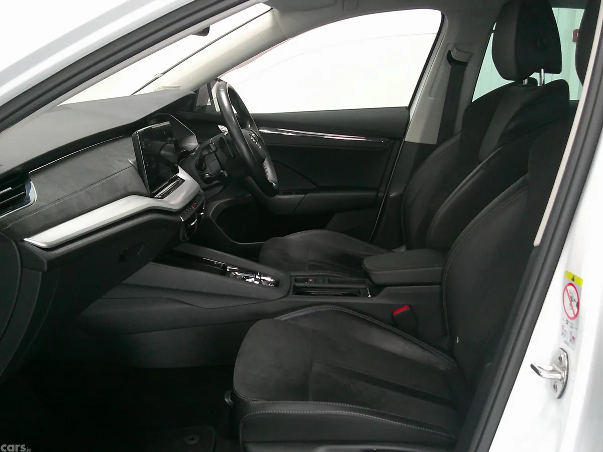 Skoda Octavia Hatchback, Diesel, 2023, White