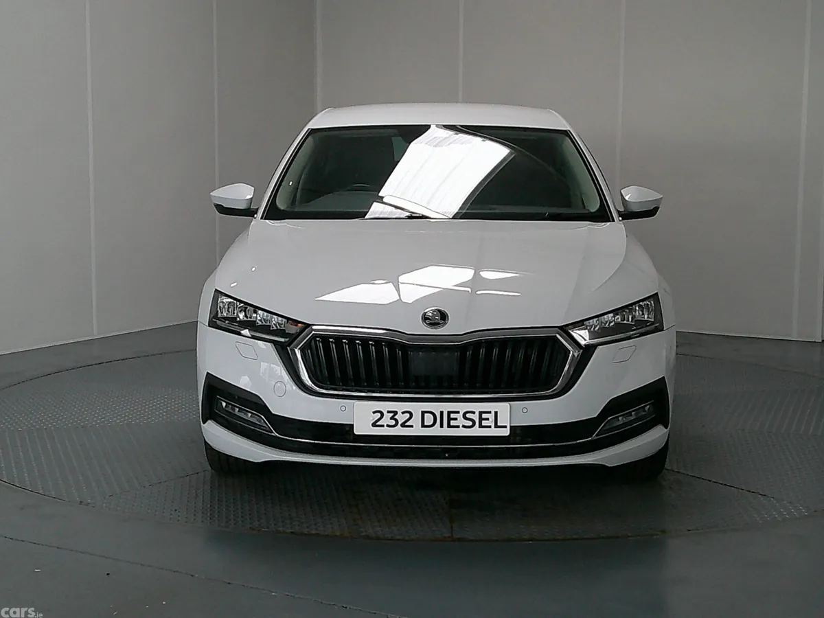 Skoda Octavia Hatchback, Diesel, 2023, White