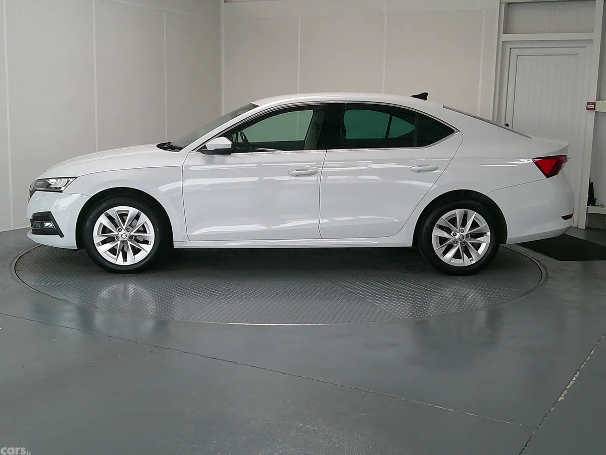 Skoda Octavia Hatchback, Diesel, 2023, White