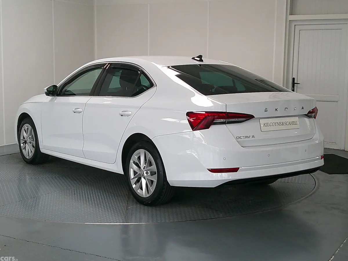 Skoda Octavia Hatchback, Diesel, 2023, White