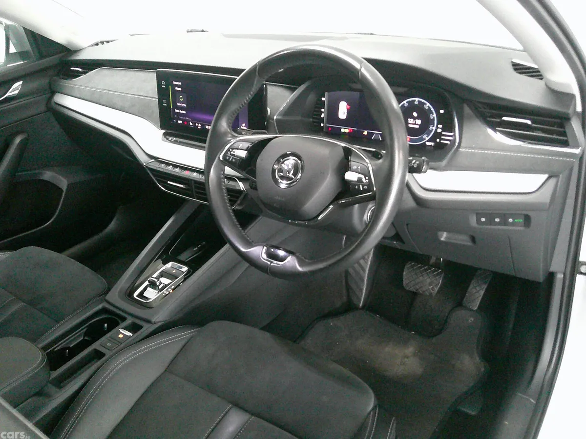 Skoda Octavia Hatchback, Diesel, 2023, White