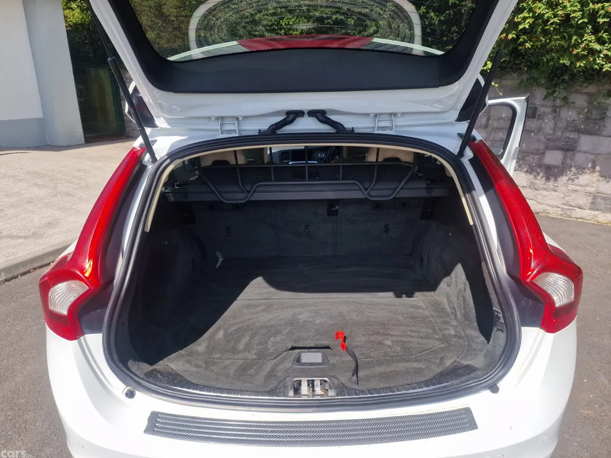 Volvo V60 Estate, Diesel, 2015, White