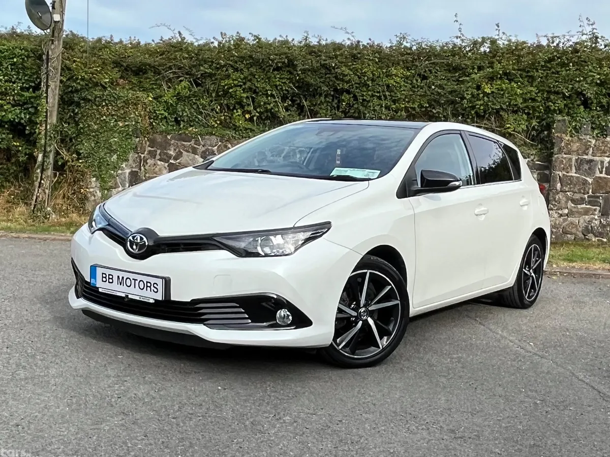 Toyota Auris Hatchback, Petrol, 2018, White