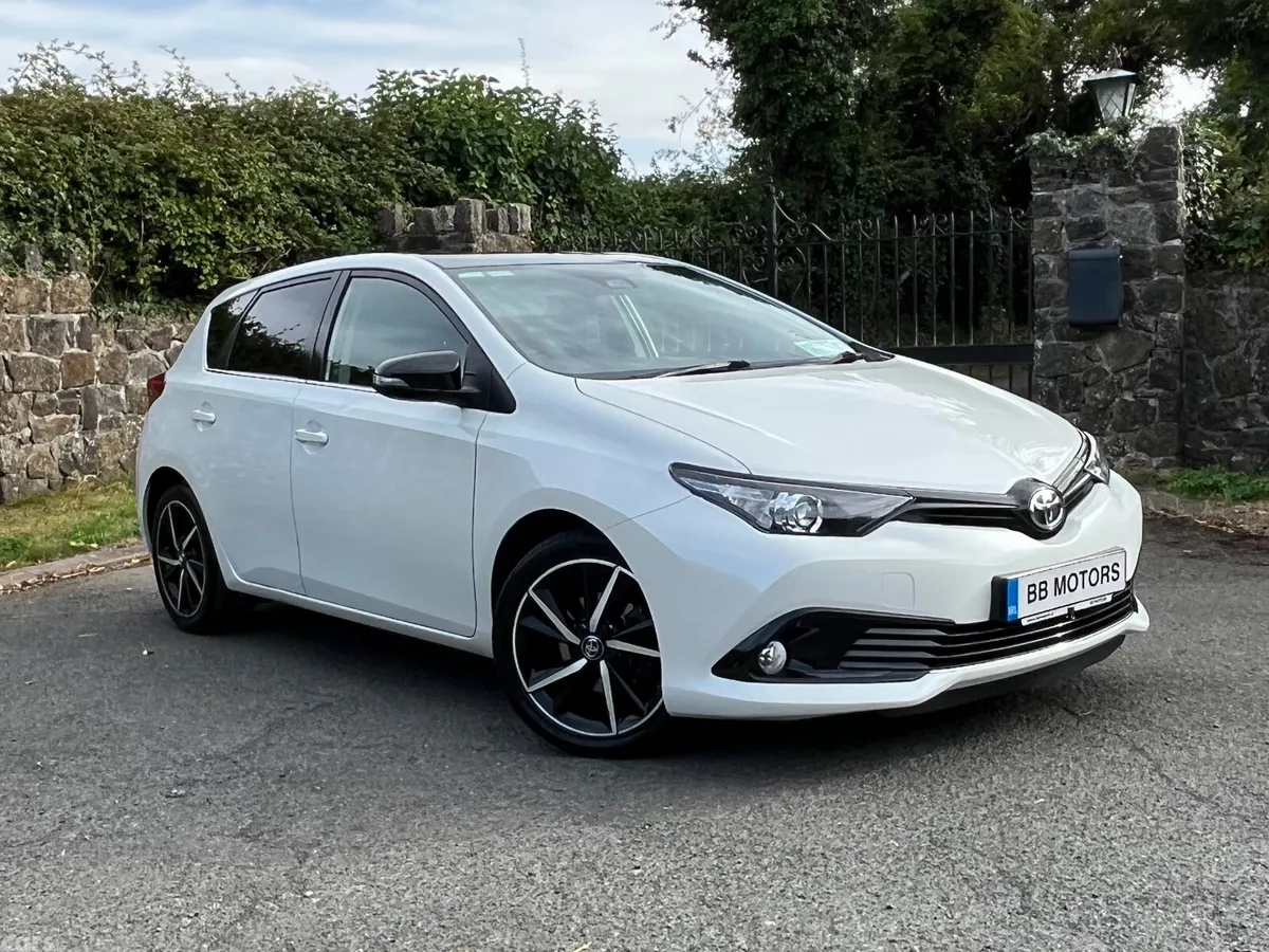 Toyota Auris Hatchback, Petrol, 2018, White