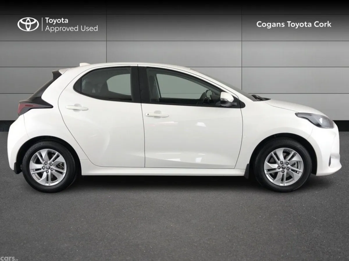 Toyota Yaris Hatchback, Petrol Hybrid, 2025, White