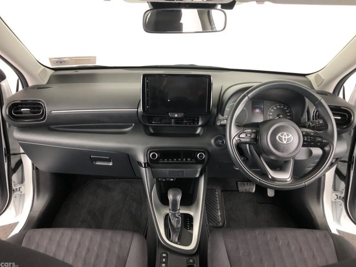 Toyota Yaris Hatchback, Petrol Hybrid, 2025, White