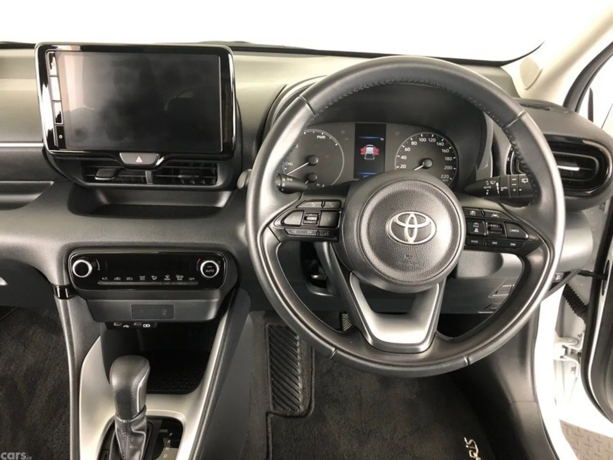 Toyota Yaris Hatchback, Petrol Hybrid, 2025, White