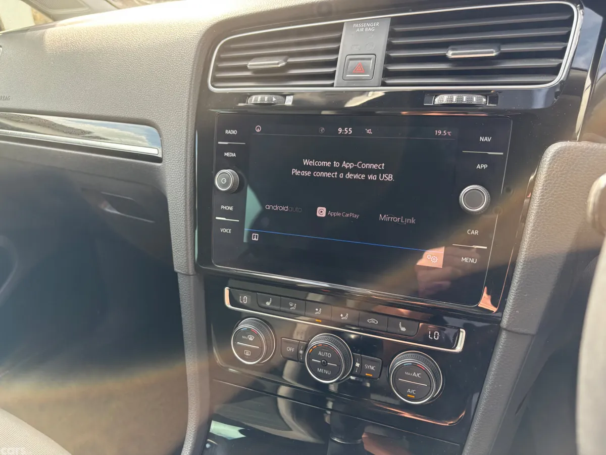 Volkswagen Golf Estate, Petrol, 2018, White