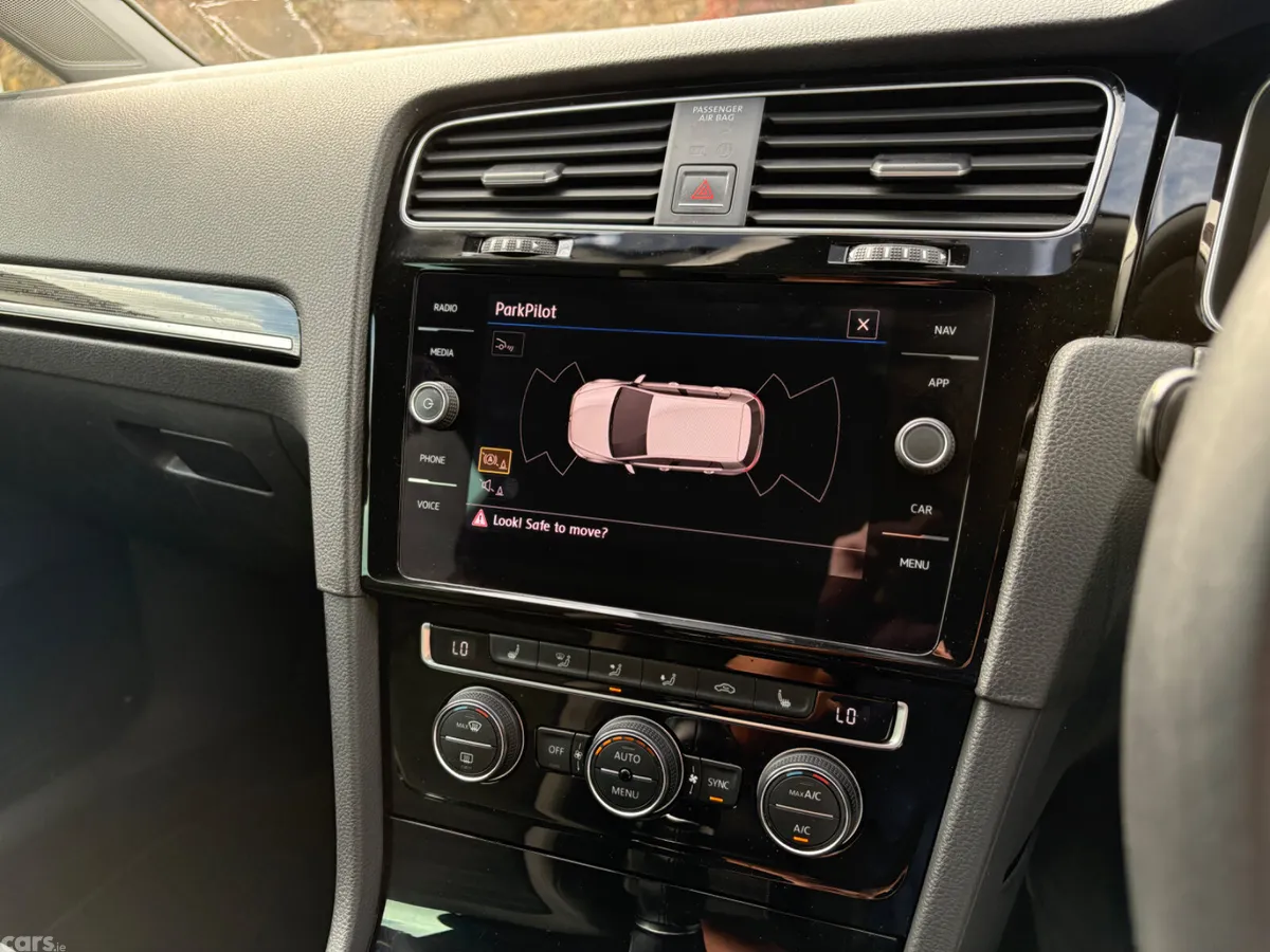 Volkswagen Golf Estate, Petrol, 2018, White