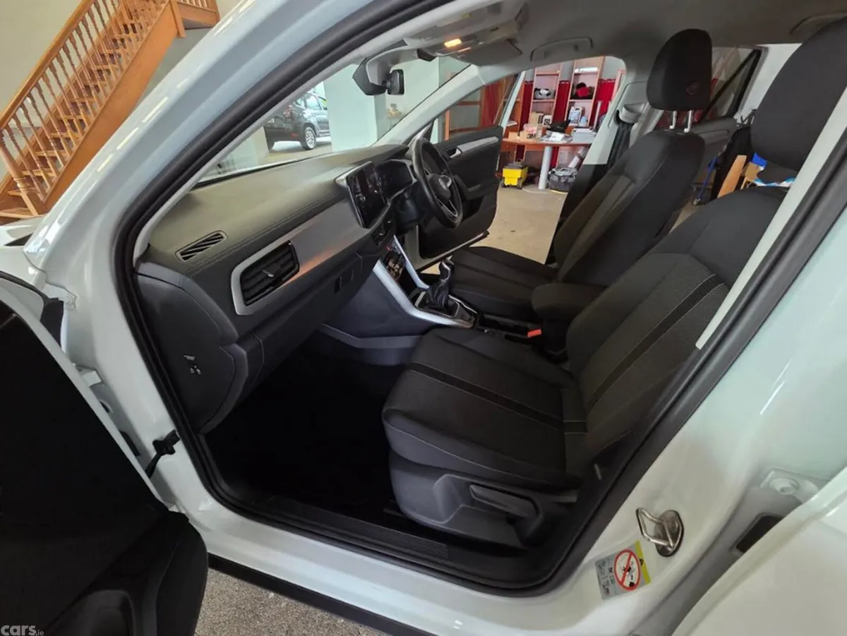 Volkswagen T-Roc Estate, Petrol, 2022, White