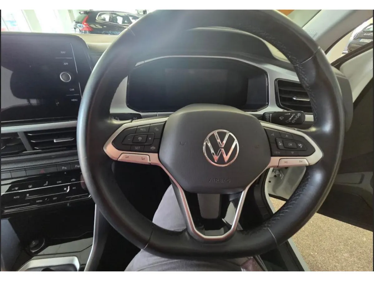 Volkswagen T-Roc Estate, Petrol, 2022, White