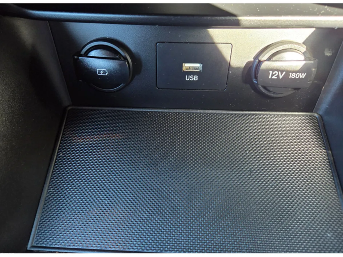 Hyundai KONA MPV, Petrol, 2023, White