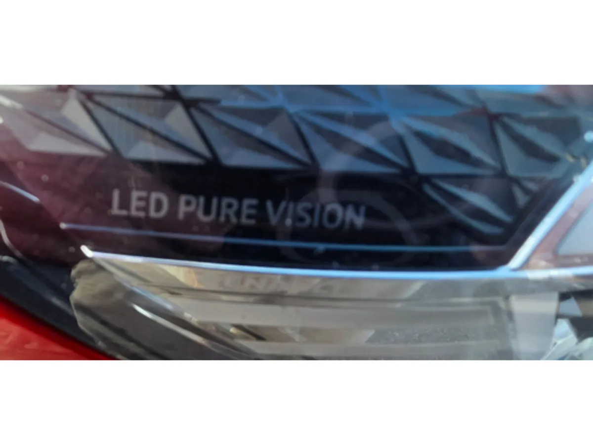 Renault Captur Hatchback, Petrol, 2022, Red