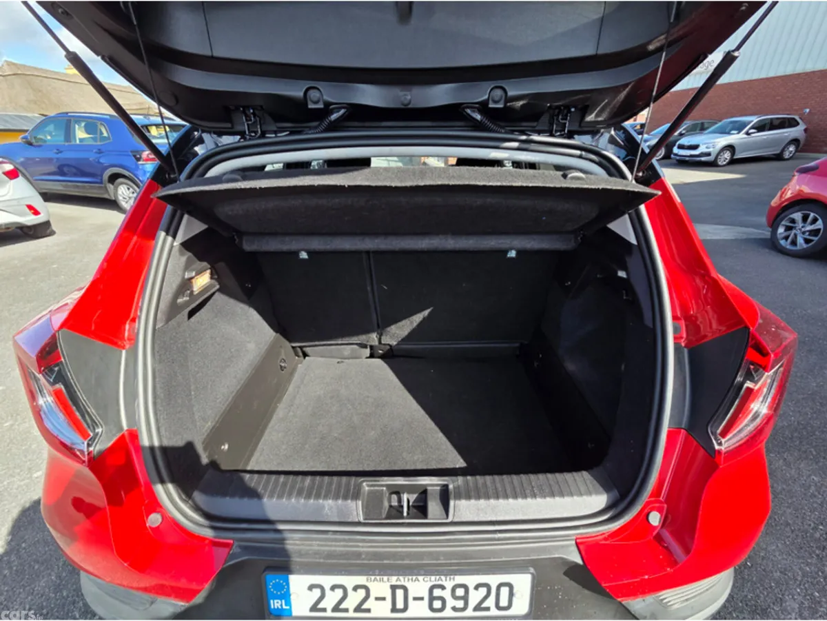 Renault Captur Hatchback, Petrol, 2022, Red