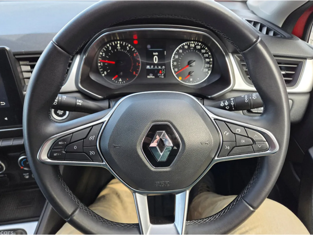 Renault Captur Hatchback, Petrol, 2022, Red