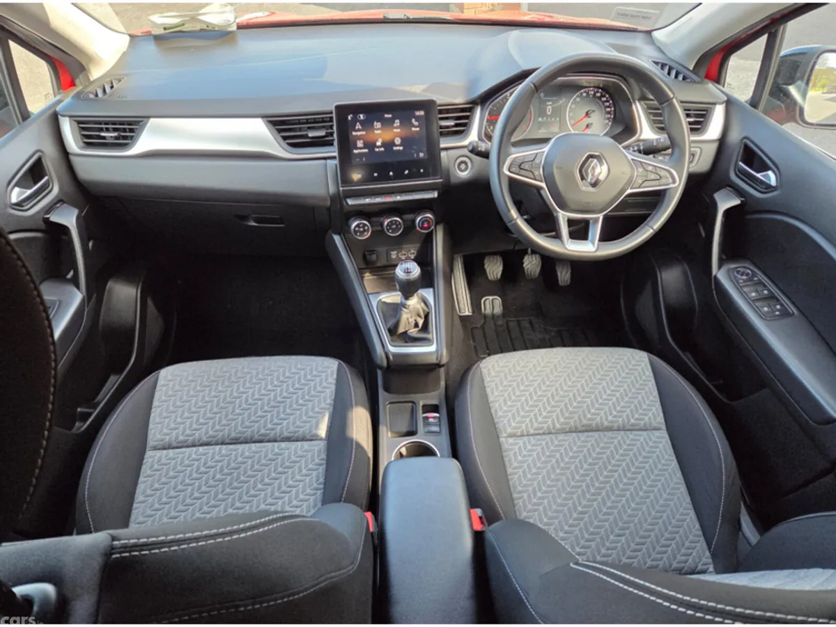 Renault Captur Hatchback, Petrol, 2022, Red