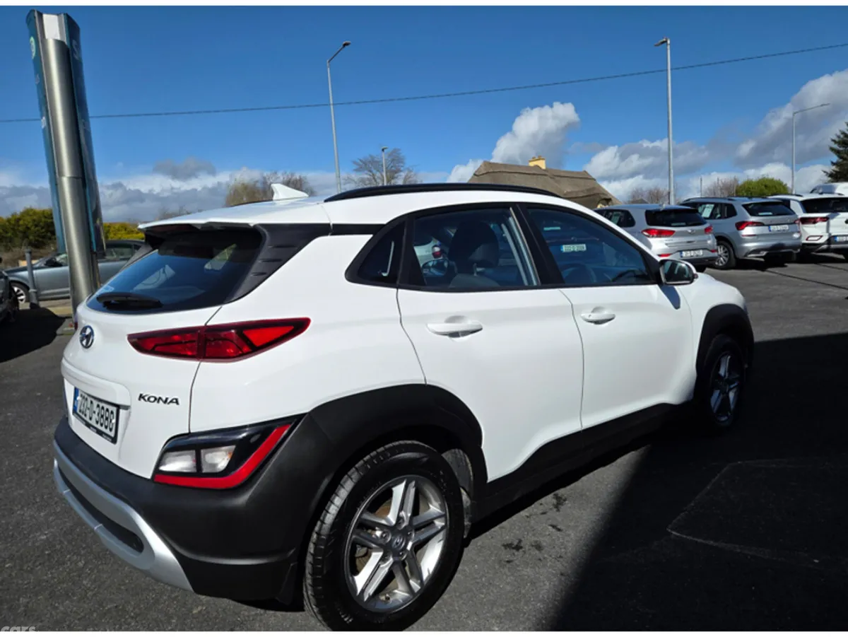 Hyundai KONA MPV, Petrol, 2023, White