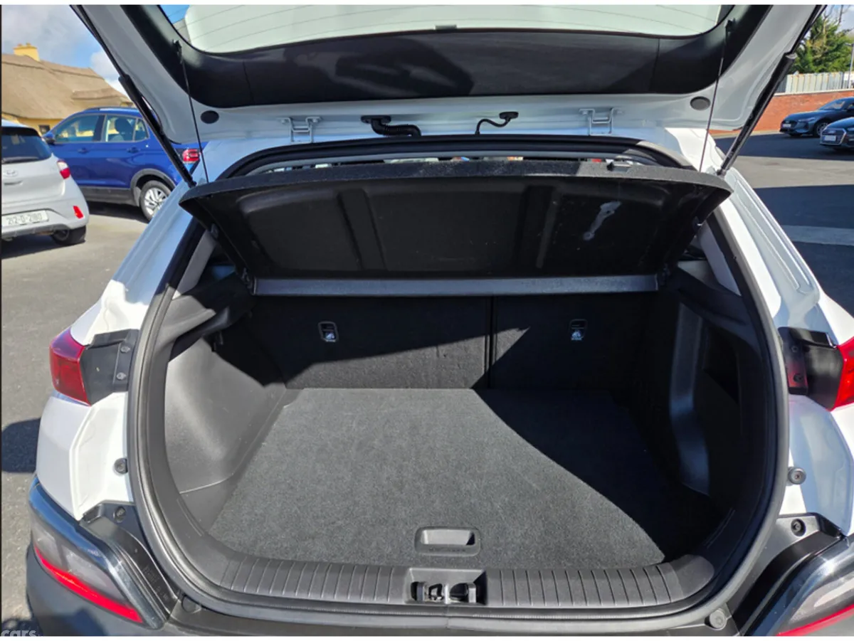 Hyundai KONA MPV, Petrol, 2023, White