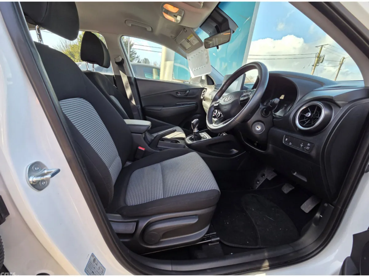 Hyundai KONA MPV, Petrol, 2023, White