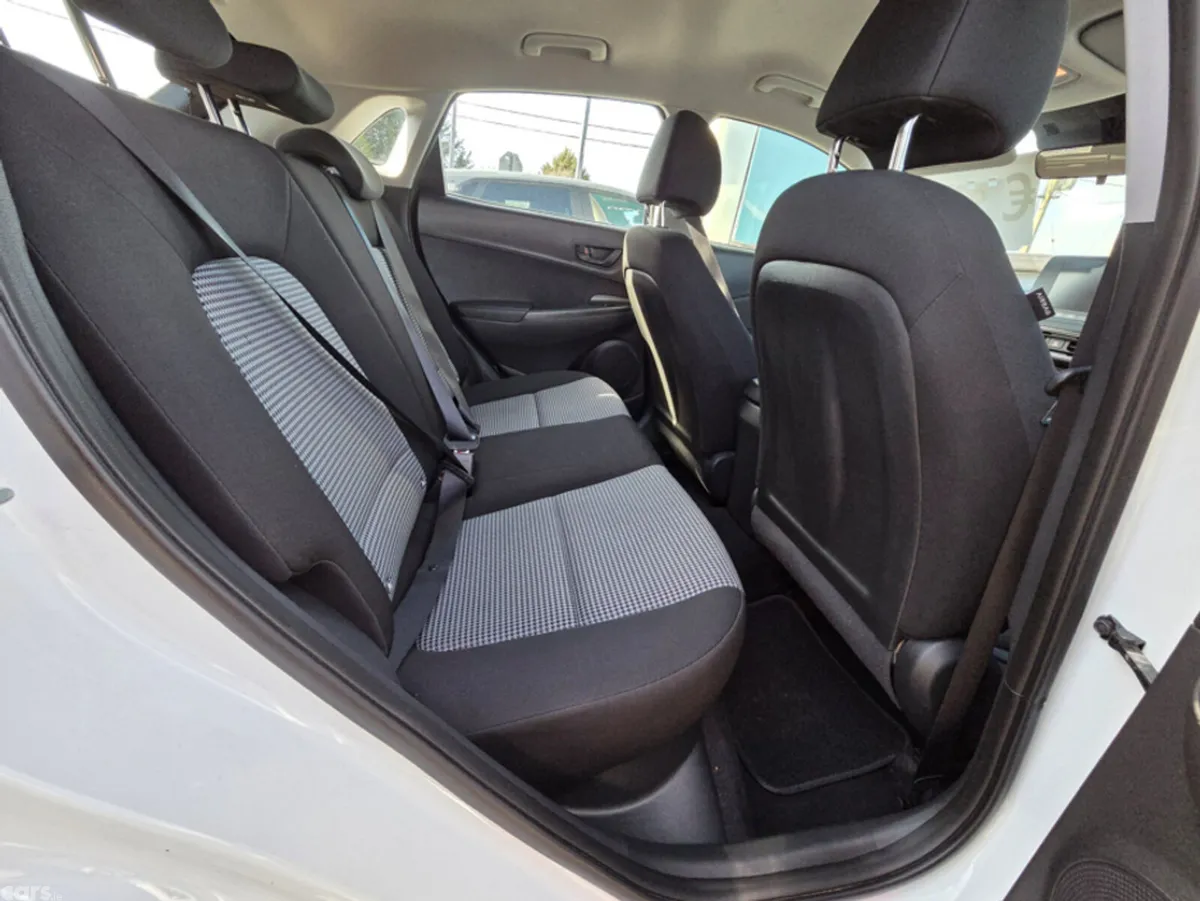 Hyundai KONA MPV, Petrol, 2023, White