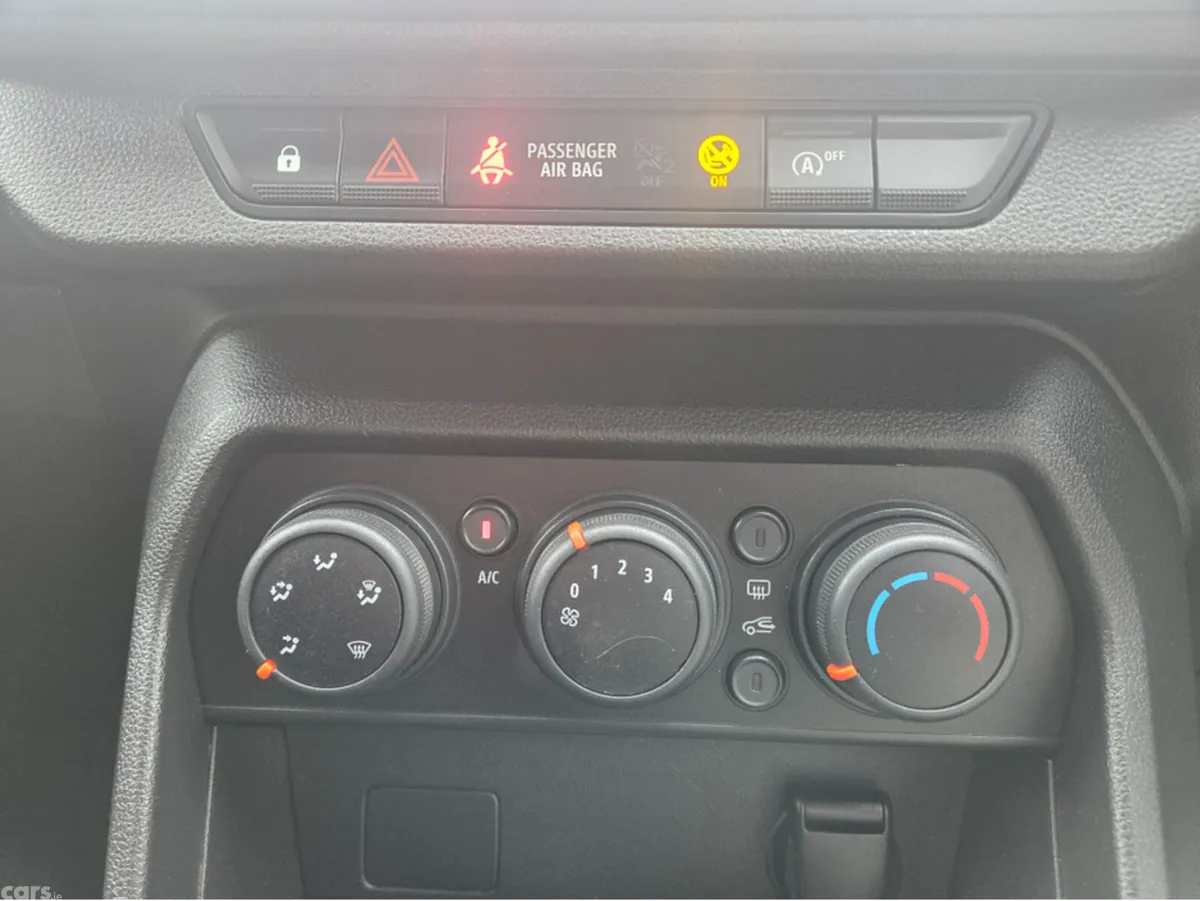Dacia Sandero Hatchback, Petrol, 2021, Blue