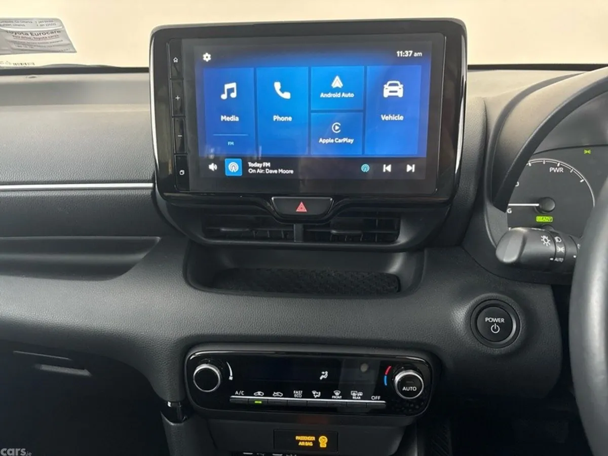 Toyota Yaris Hatchback, Petrol Hybrid, 2024, Blue