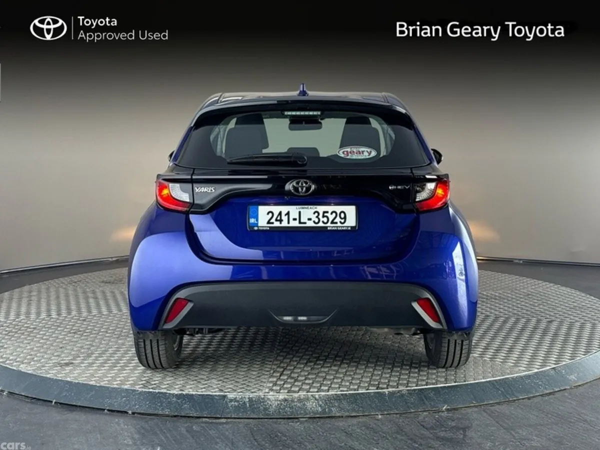 Toyota Yaris Hatchback, Petrol Hybrid, 2024, Blue