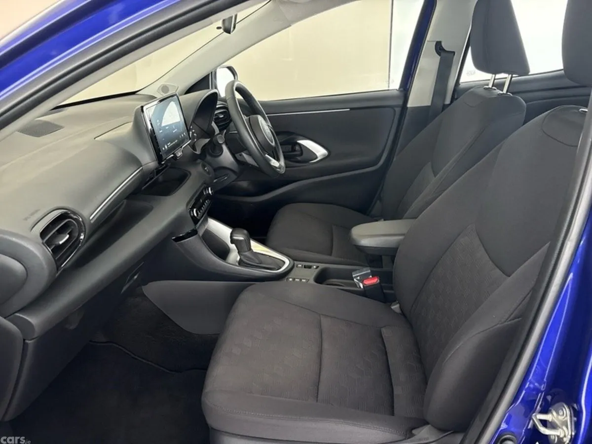 Toyota Yaris Hatchback, Petrol Hybrid, 2024, Blue