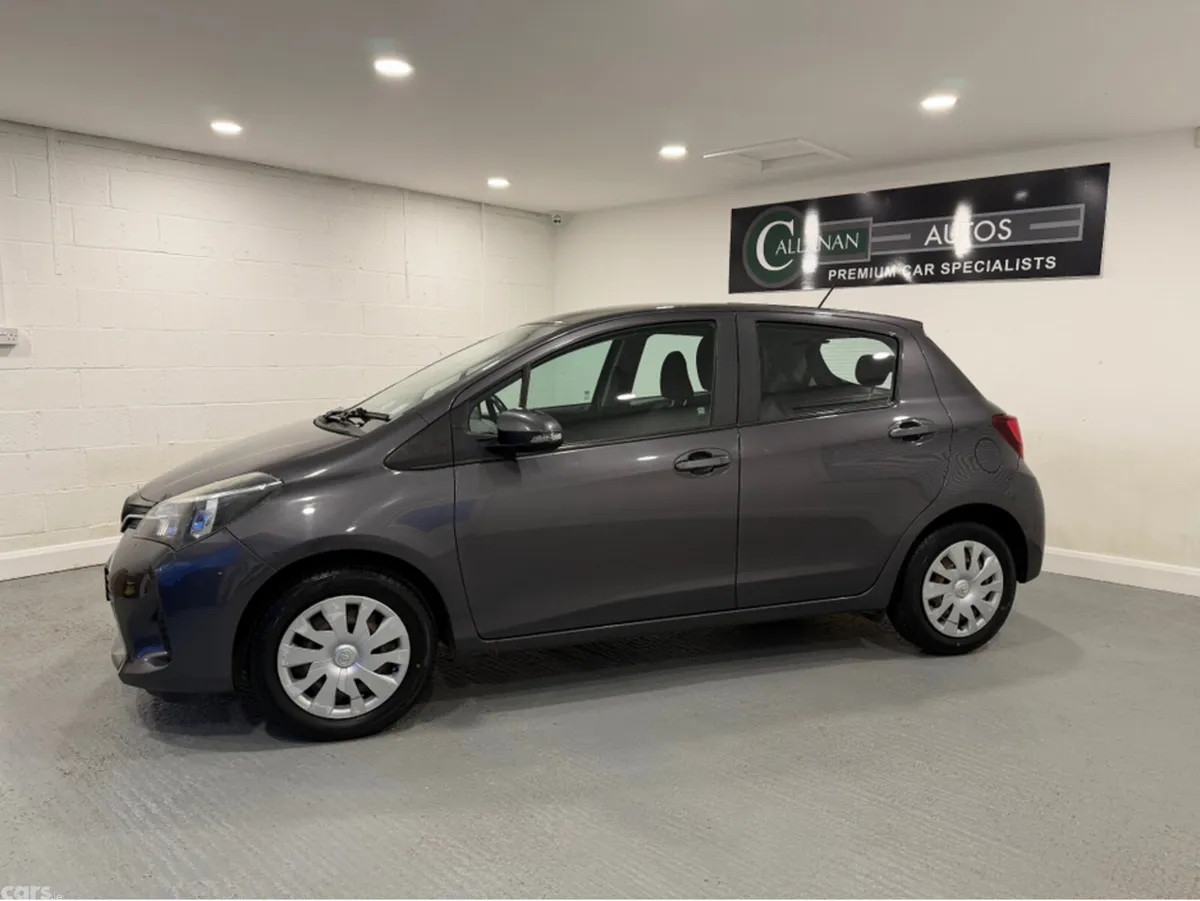 Toyota Yaris Hatchback, Petrol, 2015, Grey