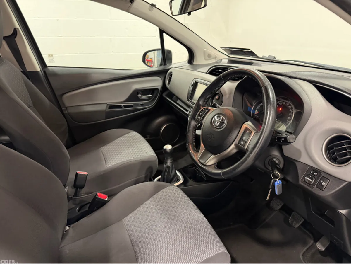 Toyota Yaris Hatchback, Petrol, 2015, Grey