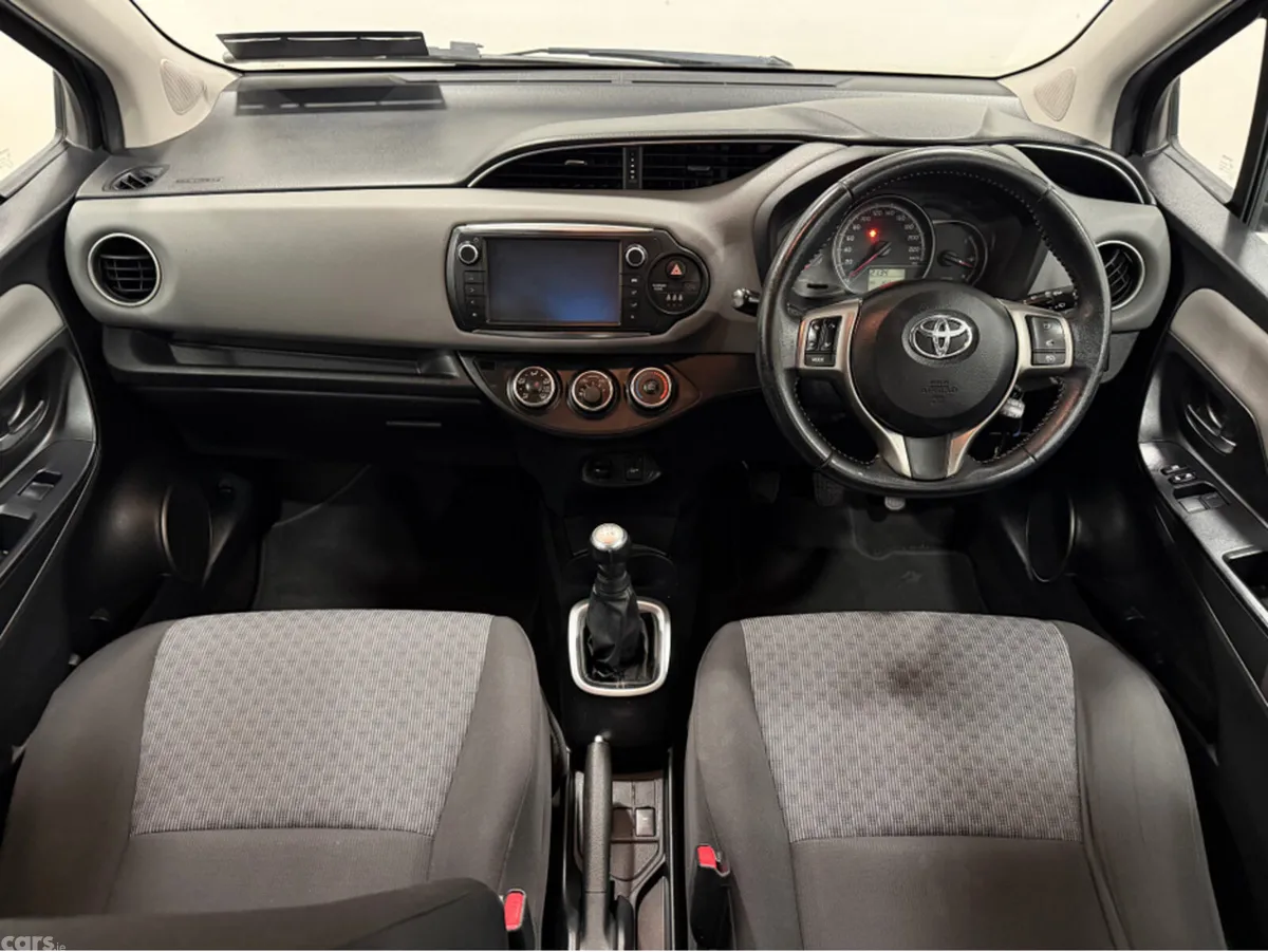 Toyota Yaris Hatchback, Petrol, 2015, Grey