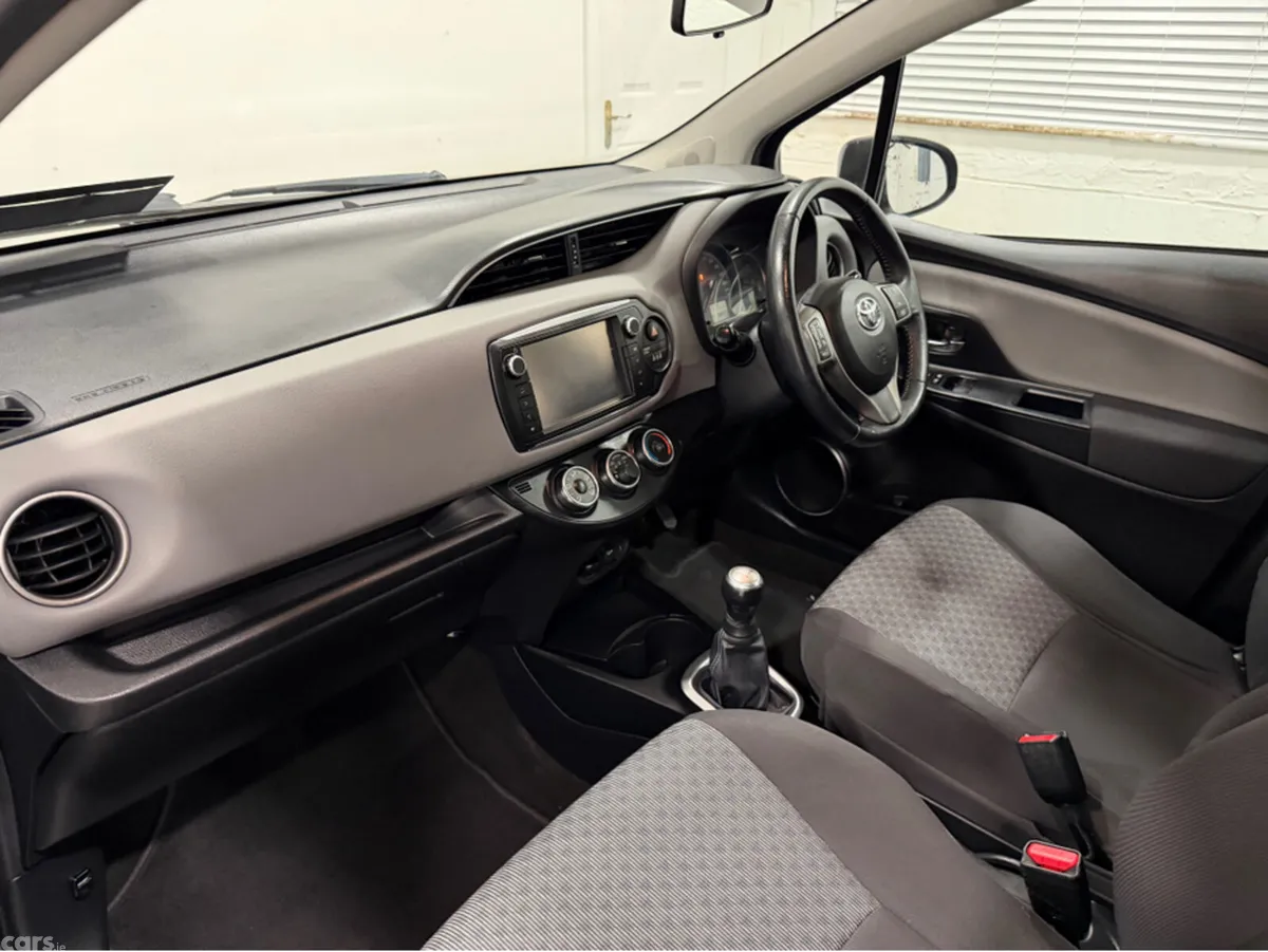 Toyota Yaris Hatchback, Petrol, 2015, Grey
