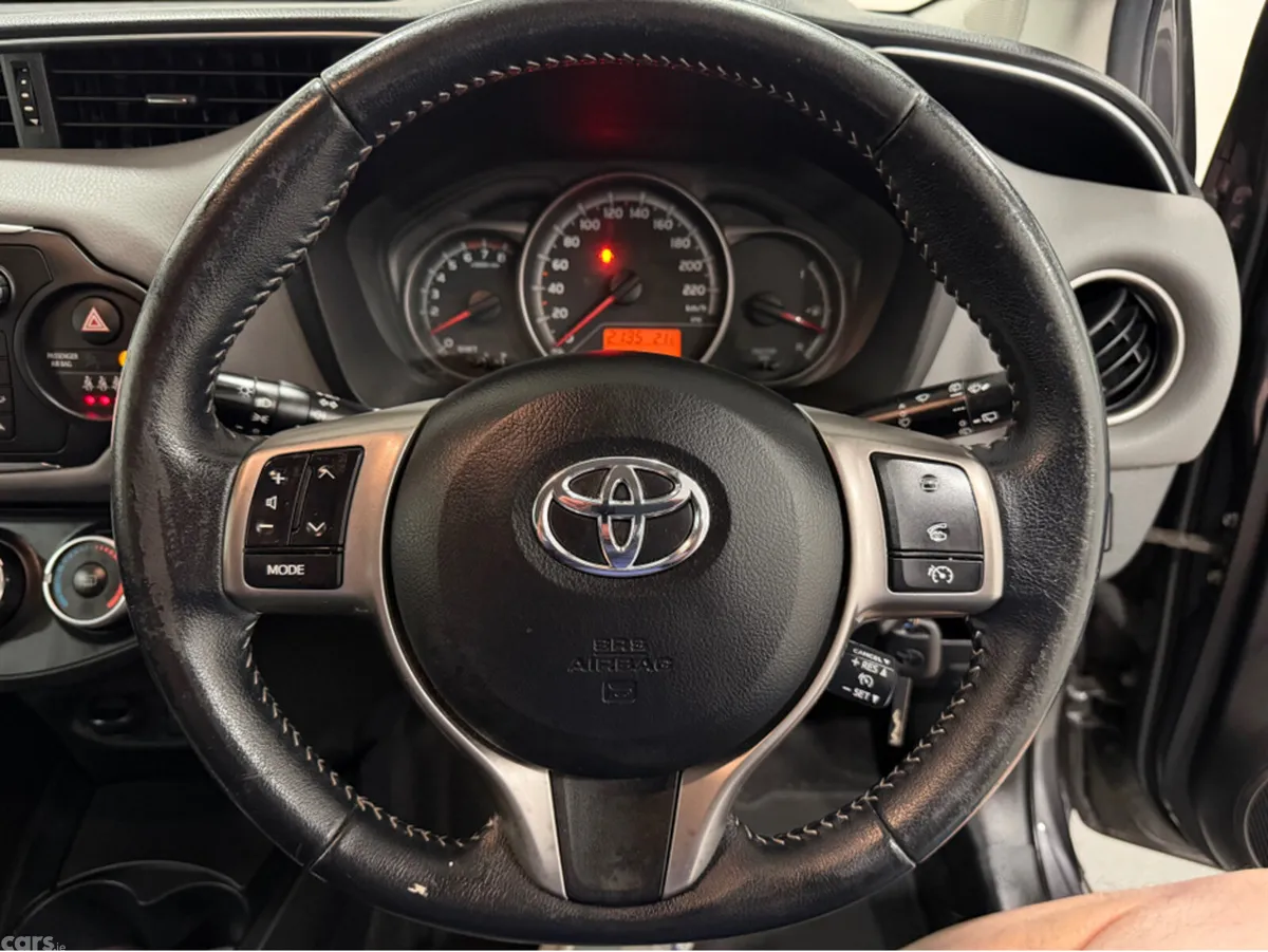 Toyota Yaris Hatchback, Petrol, 2015, Grey