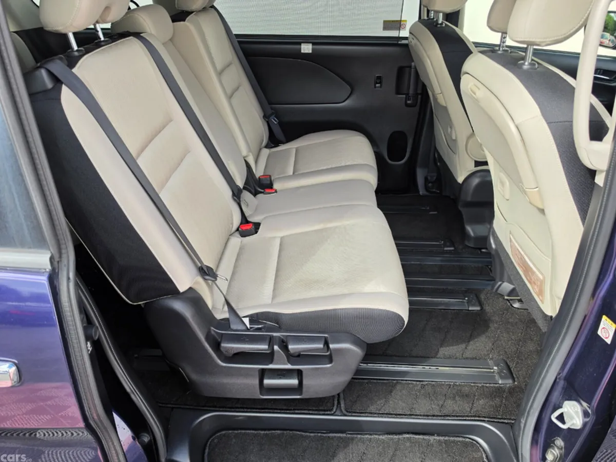 Nissan Serena MPV, Petrol Hybrid, 2017, Blue