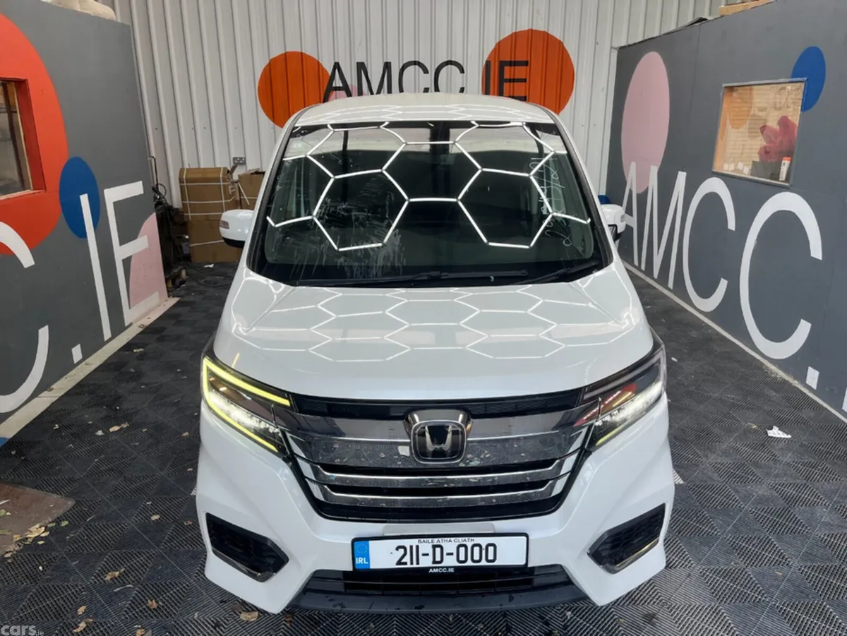 Honda Stepwagon Van, Petrol Hybrid, 2021, White