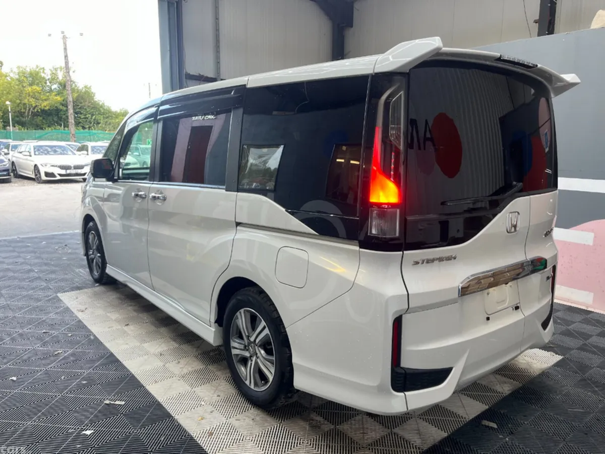 Honda Stepwagon Van, Petrol Hybrid, 2021, White