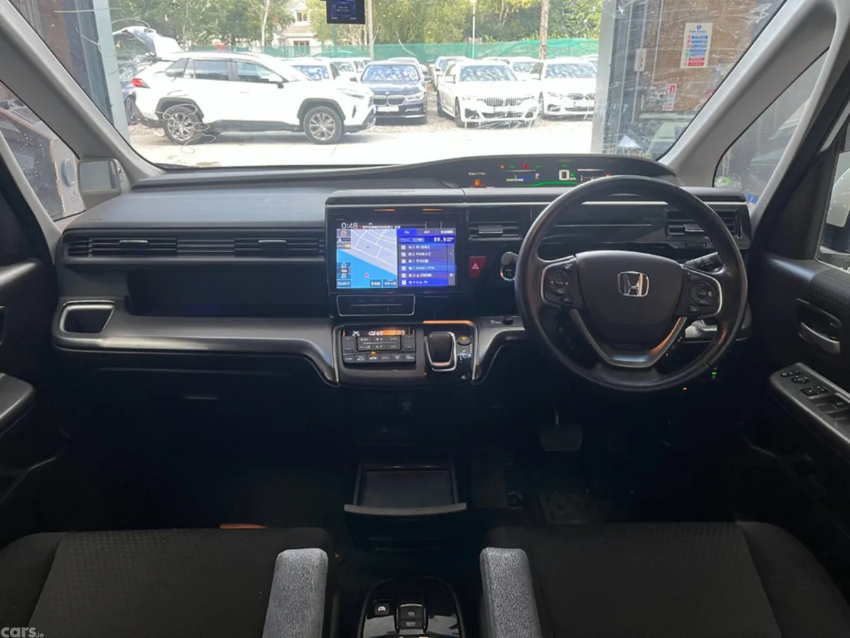 Honda Stepwagon Van, Petrol Hybrid, 2021, White
