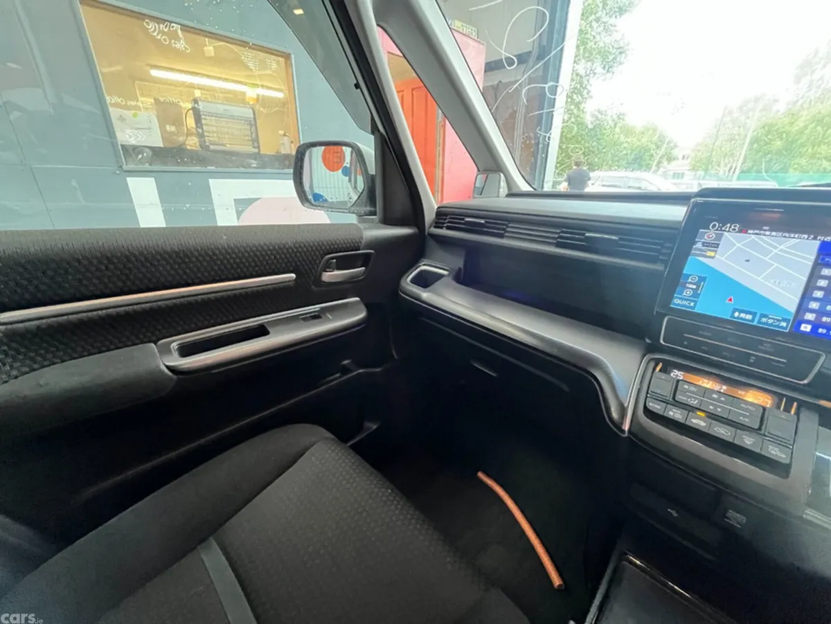 Honda Stepwagon Van, Petrol Hybrid, 2021, White