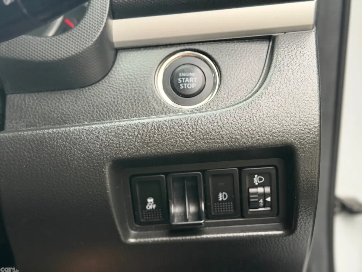 Suzuki Swift Hatchback, Petrol, 2014, White