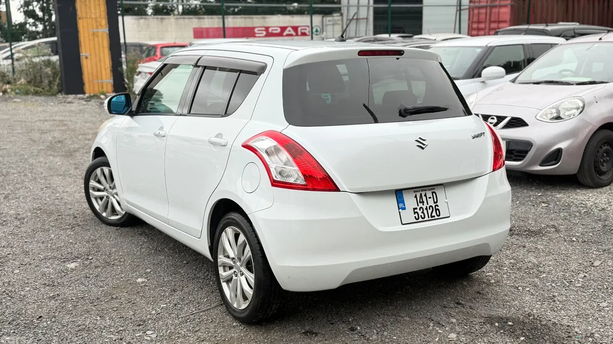 Suzuki Swift Hatchback, Petrol, 2014, White