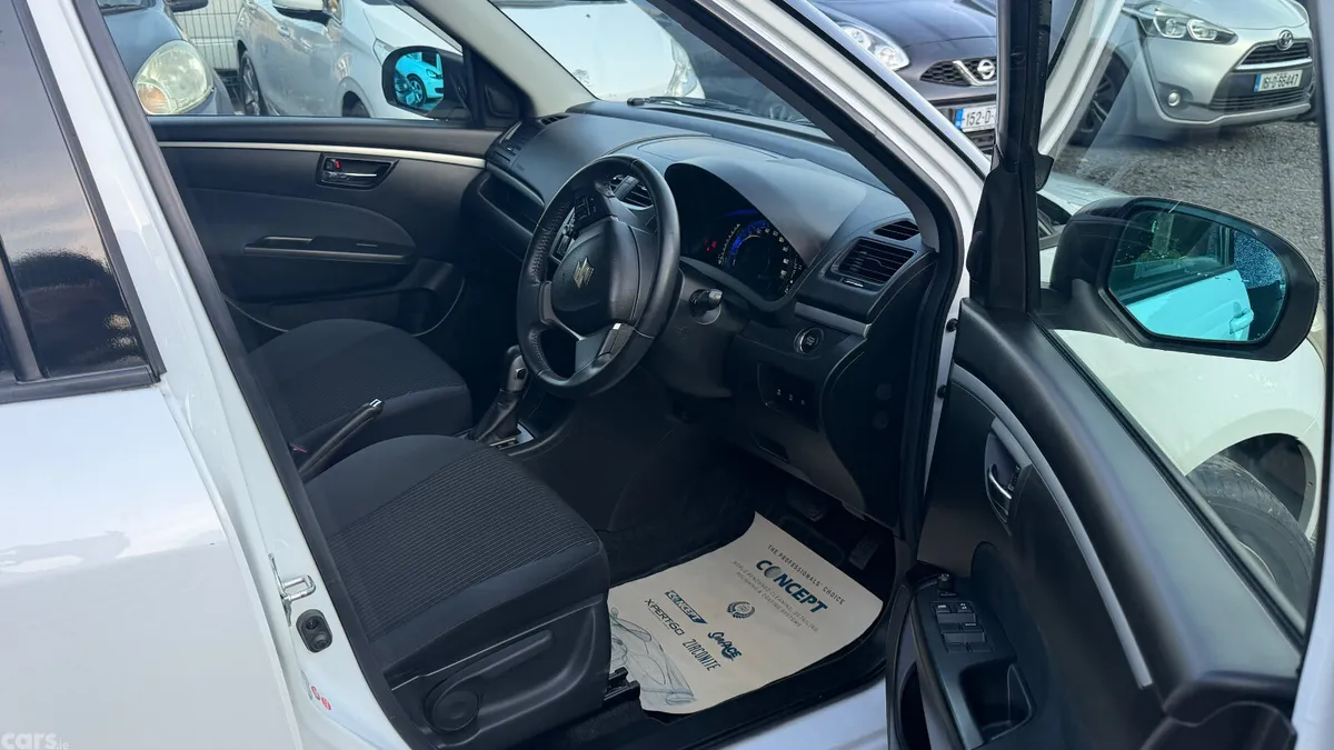 Suzuki Swift Hatchback, Petrol, 2014, White