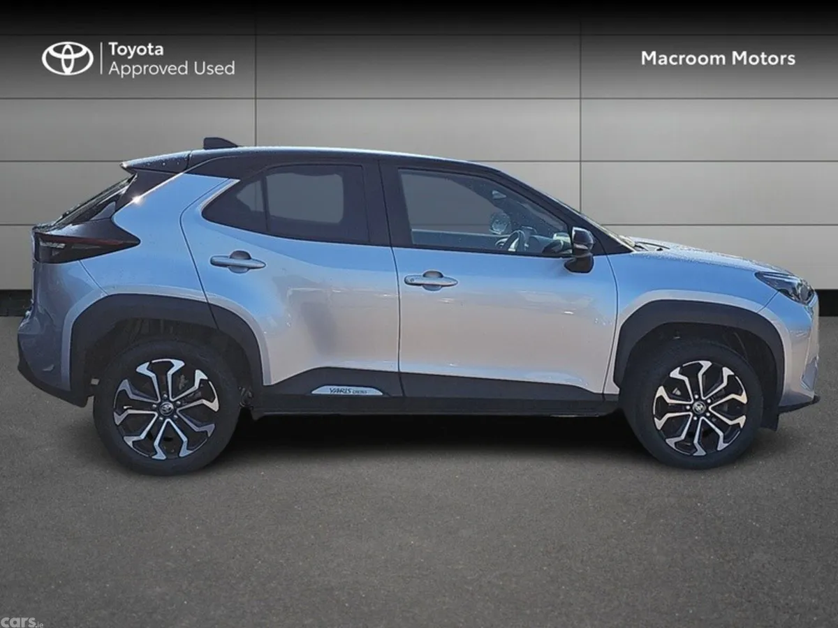 Toyota Yaris Cross Hatchback, Petrol Hybrid, 2023, Grey
