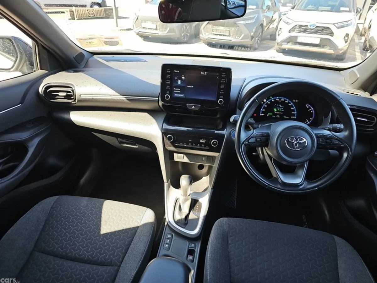 Toyota Yaris Cross Hatchback, Petrol Hybrid, 2023, Grey
